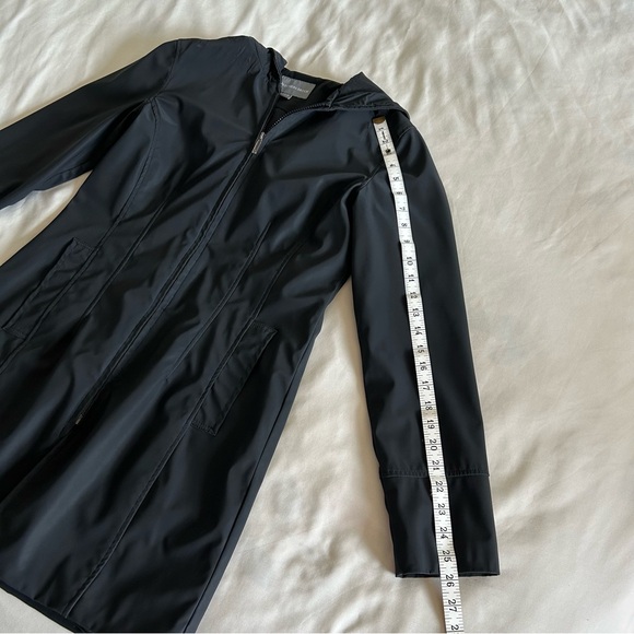 Beechers Brook Black Rain Coat | Small - Picture 9 of 9